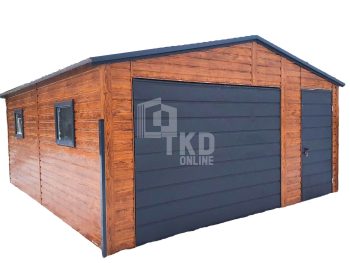 Plechová garáž 5x5 – výklopná brána – dvere – 2x plastové okno výklopné – orech svetlý + antracit – imitácia dreva – strecha dvojspádová (sedlová) TKD90