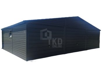 Plechová garáž 9×6 – dvojspádová (sedlová) strecha – 3x výklopná brána + okno + rýna okapová – antracit TKD104