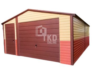 Plechová garáž 4,5x5 – výklopná brána – dvere – tmavá hnedá + tehlová + piesková – strecha dvojspádová (sedlová) TKD122